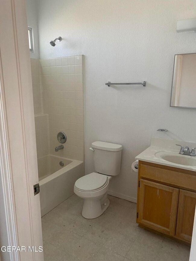 Building Photo - 11050 Breeze Ct