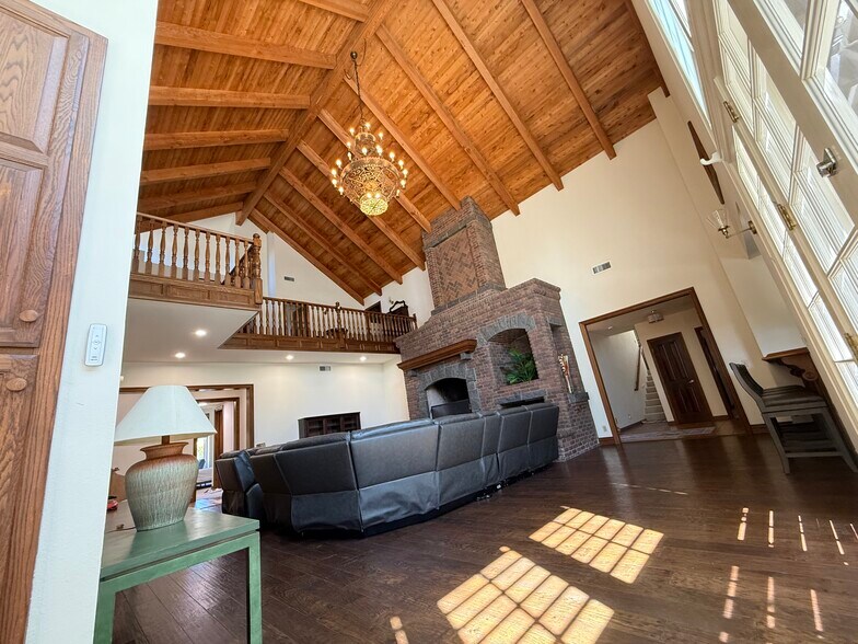 Building Photo - 533 E Sierra Madre Ave