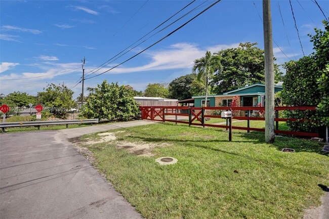 Building Photo - 7245 S Waterway Dr