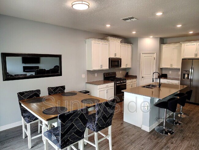 Building Photo - 1047 Oak Bluff Dr