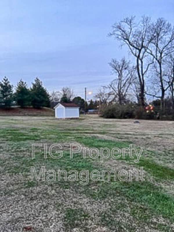 Building Photo - 444 Louisville Road