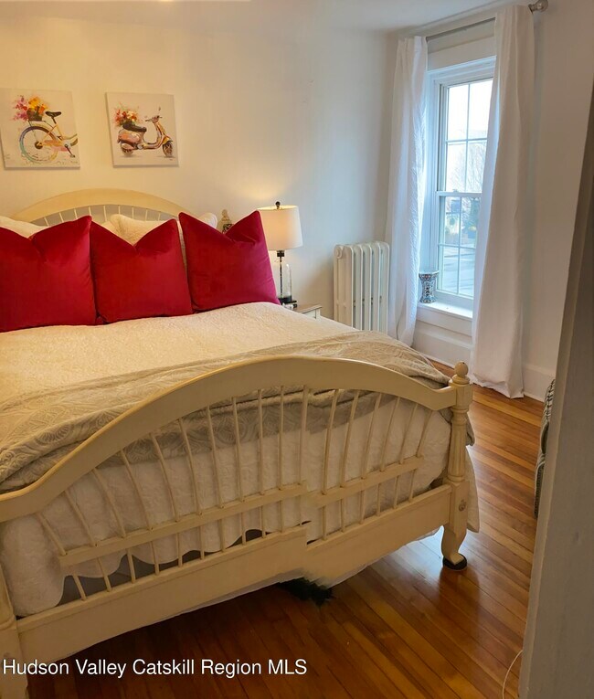 Building Photo - 502 Warren St