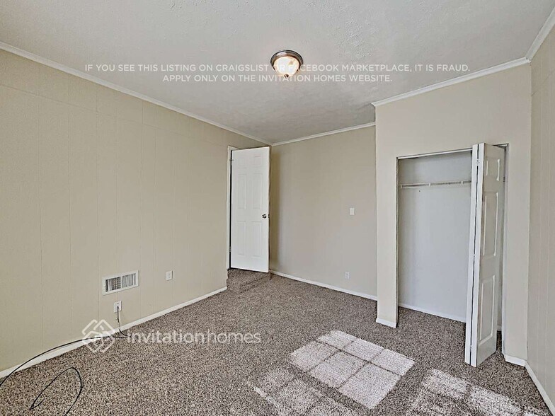 Building Photo - 227 Evergreen Dr SE