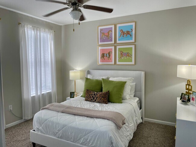 Building Photo - 5 bedrooms in Rowandale