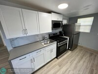 Building Photo - 4040 NE 12th Terrace