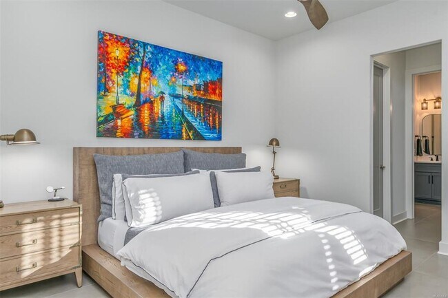 Building Photo - Desirable Hampstead Living!