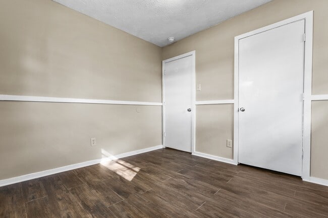 Building Photo - 2461 Mirahill Dr