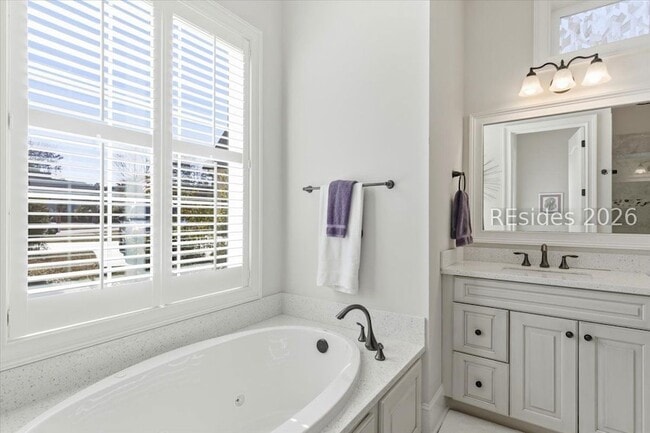 Building Photo - 165 Topside E