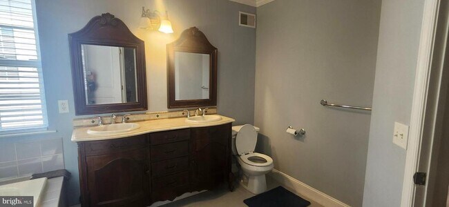 Building Photo - 2 Marchesi Dr