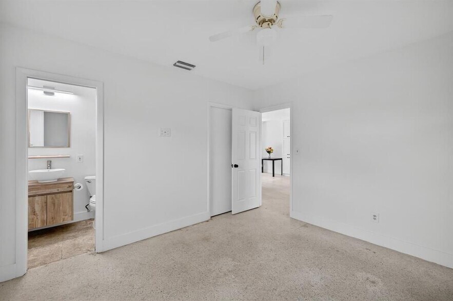 Building Photo - 3131 SW 20th Ct