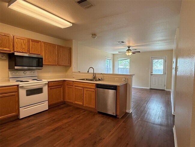 Building Photo - 316 Meadow Park Dr