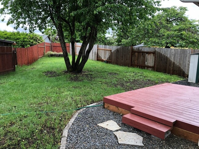 Building Photo - Completely updated 3 bedroom 1 bath duplex!