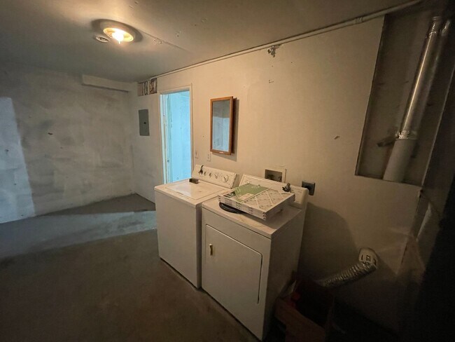Building Photo - Beautiful 2 bed in Clearfield!