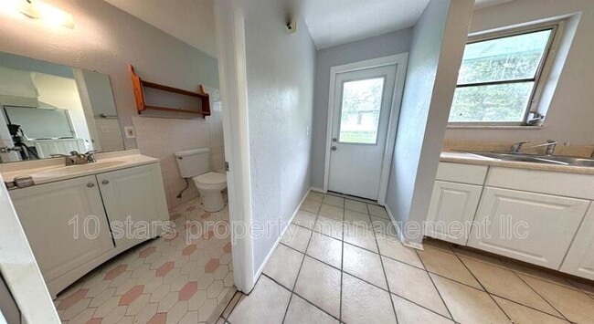 Building Photo - 3405 Palm Dr