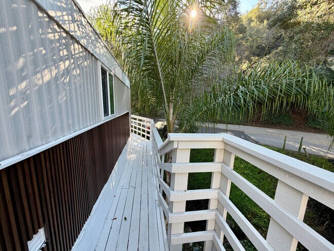 Building Photo - Charming 2 bed 2 bath home in Simi Valley!