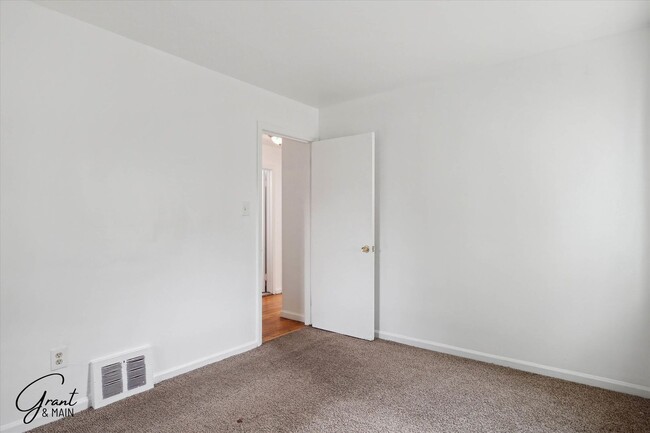 Building Photo - $1,150/month - 3 Bed 1 Bath House in Detroit