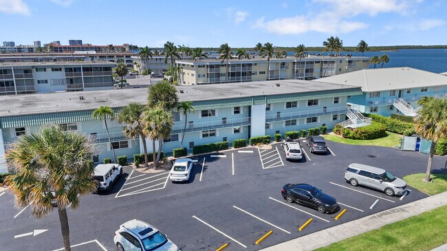 Building Photo - 109 Wettaw Ln