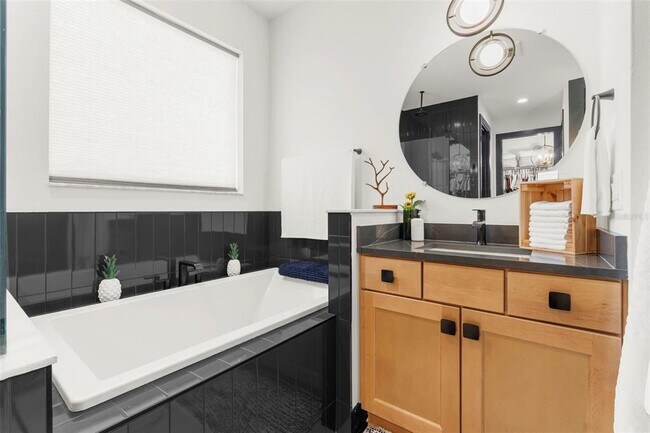 Building Photo - 8756 Windlass Cv