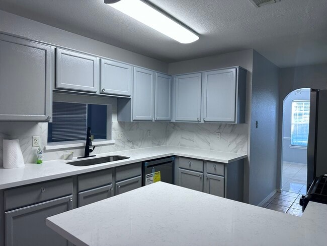 Building Photo - 15522 Baxter Ave