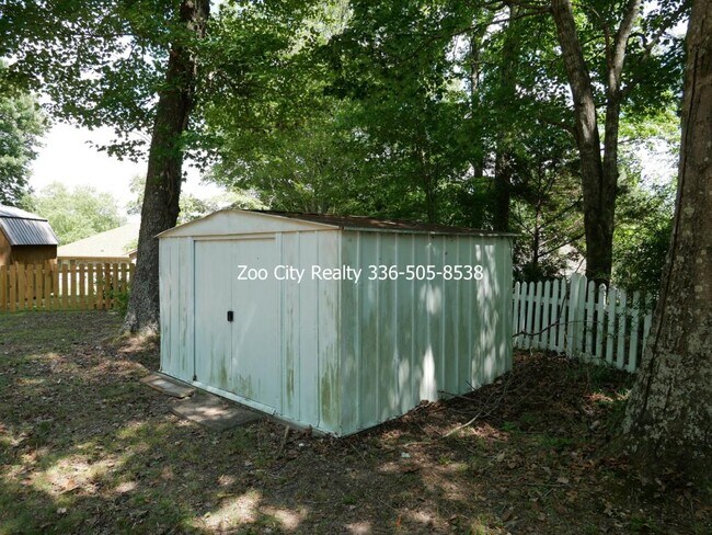 Building Photo - 1805 Rocky Ln