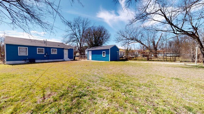 Building Photo - HUGE PRICE IMPROVEMENT $995!!!!