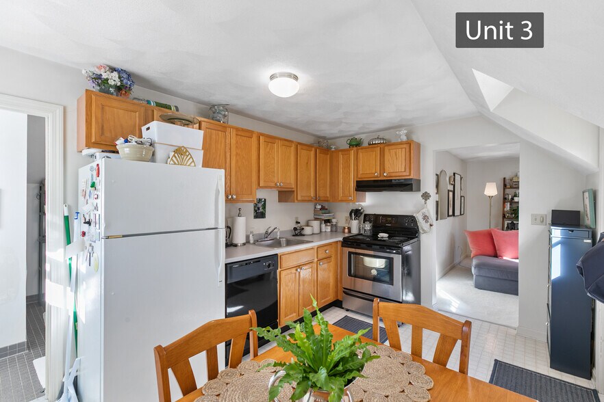 Primary Photo - 846 Main St