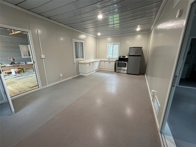 Building Photo - 15435 Esther Dr