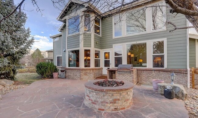 Building Photo - Light-Filled Longmont Gem with Elegant Fin...