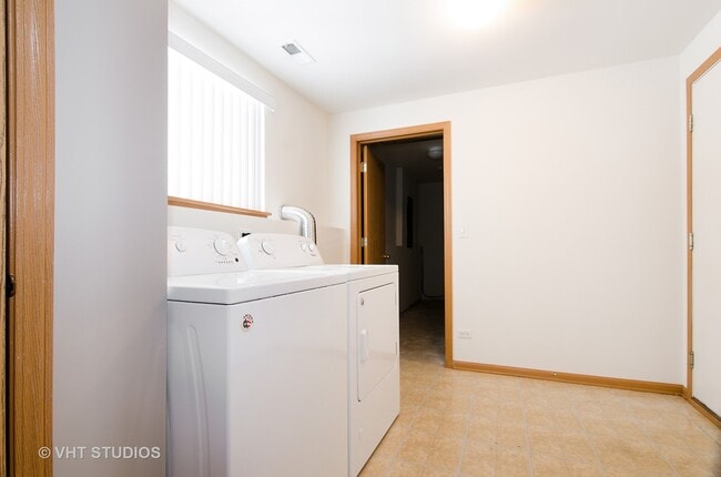 Building Photo - 346 Evergreen Cir