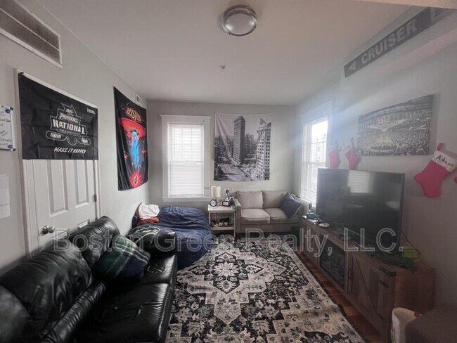 Building Photo - 247 L St