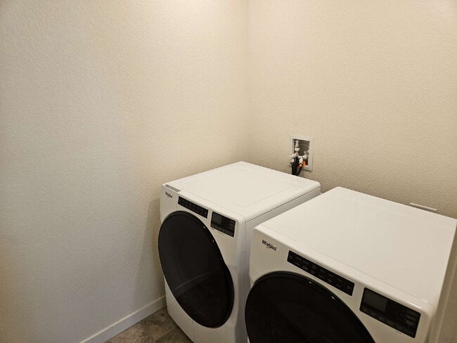 Building Photo - 3 bed 3 bath home in Bennett.