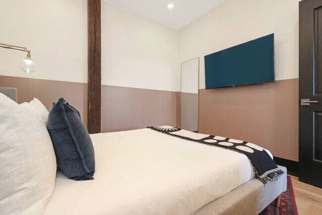 Building Photo - 1148 S Peters St