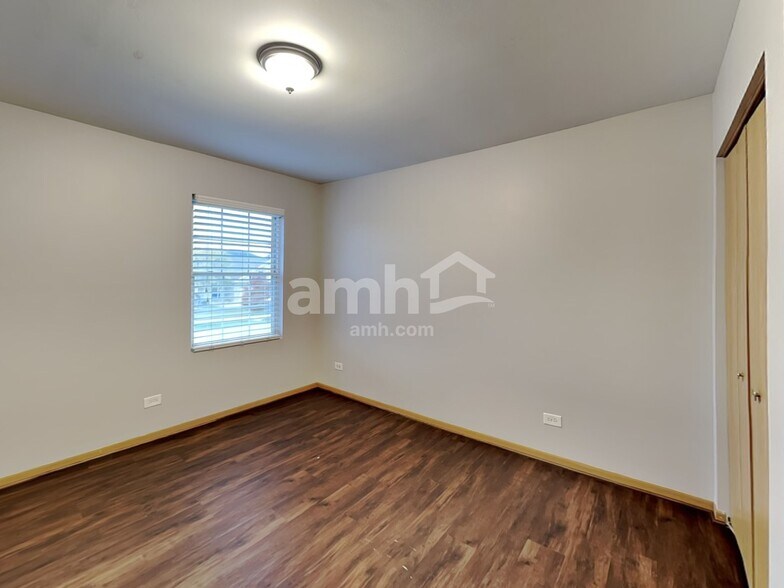 Building Photo - 25773 S Hoover Ct