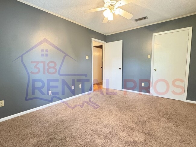 Building Photo - Beautiful Home with Large Backyard