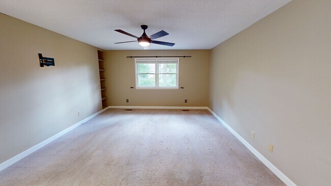 Building Photo - Cottage Style Home in Pinehurst $500 OFF 1...