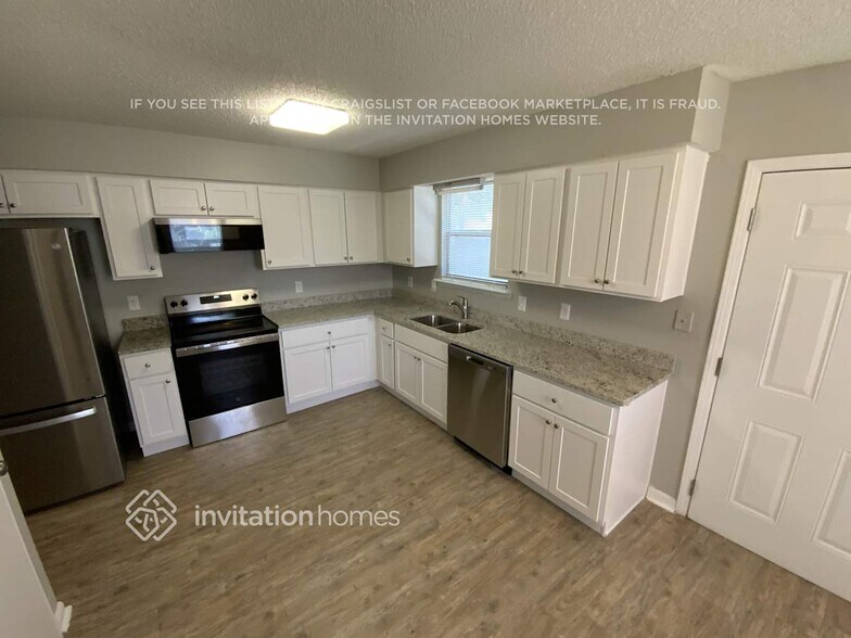 Building Photo - 10828 Losco Jct Dr