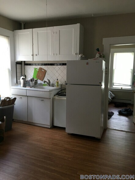 Building Photo - 357 Windsor St