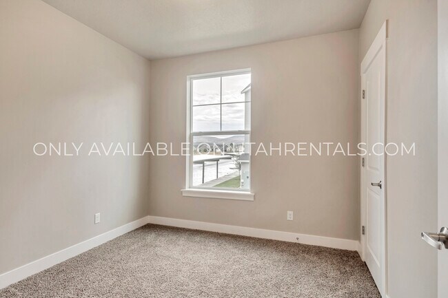 Building Photo - 1128 S 820 E