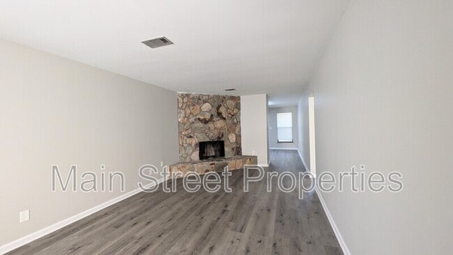 Building Photo - 9565 Sunnehanna Blvd