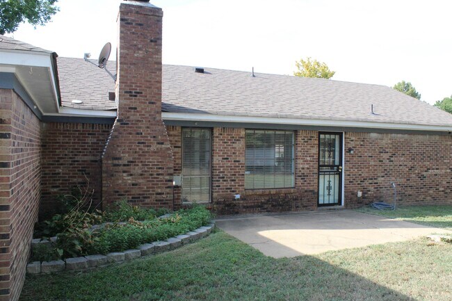 Building Photo - 3100 Mary Elizabeth Dr