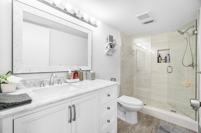 Building Photo - 7321 Amberly Ln