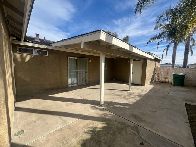 Building Photo - Visalia home for Rent!