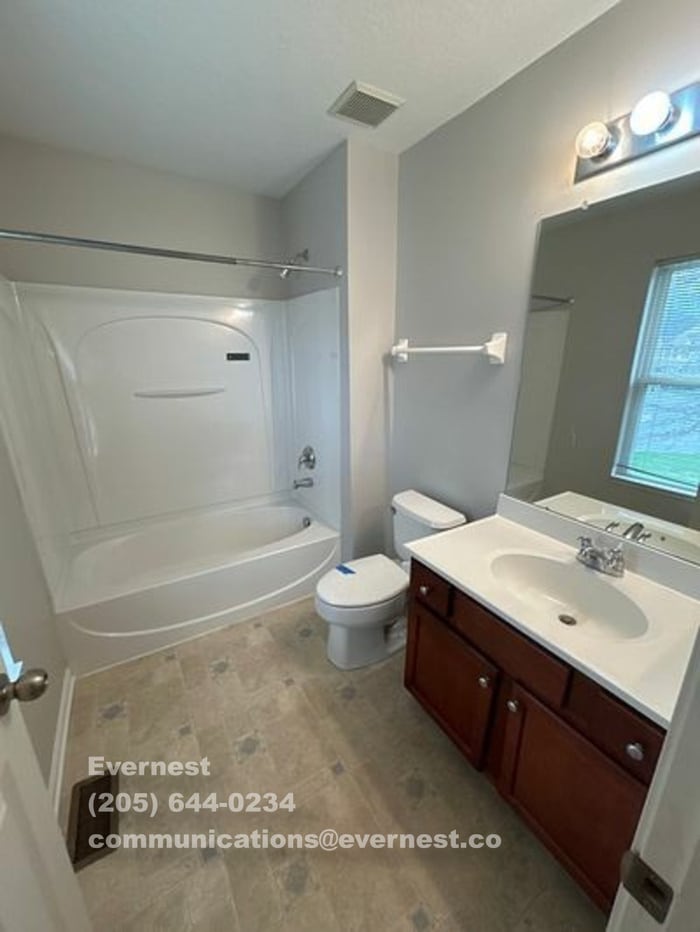 Building Photo - 1208 Green Dr