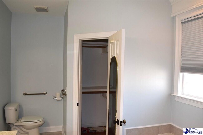 Building Photo - 2213 Avington Ct