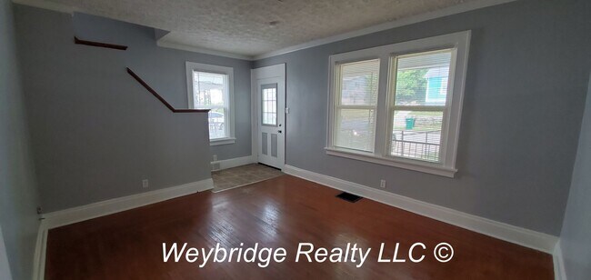 Building Photo - Spacious 3+ Bedroom Home in East Price Hill – Finished Basement & Large Backyard!