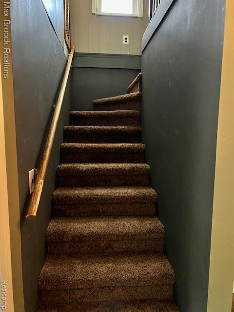 Building Photo - 727 E Madge Ave