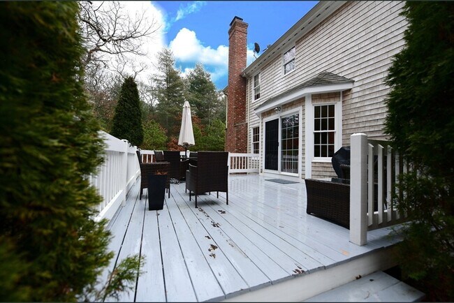 Building Photo - 8 Tiffany Rd