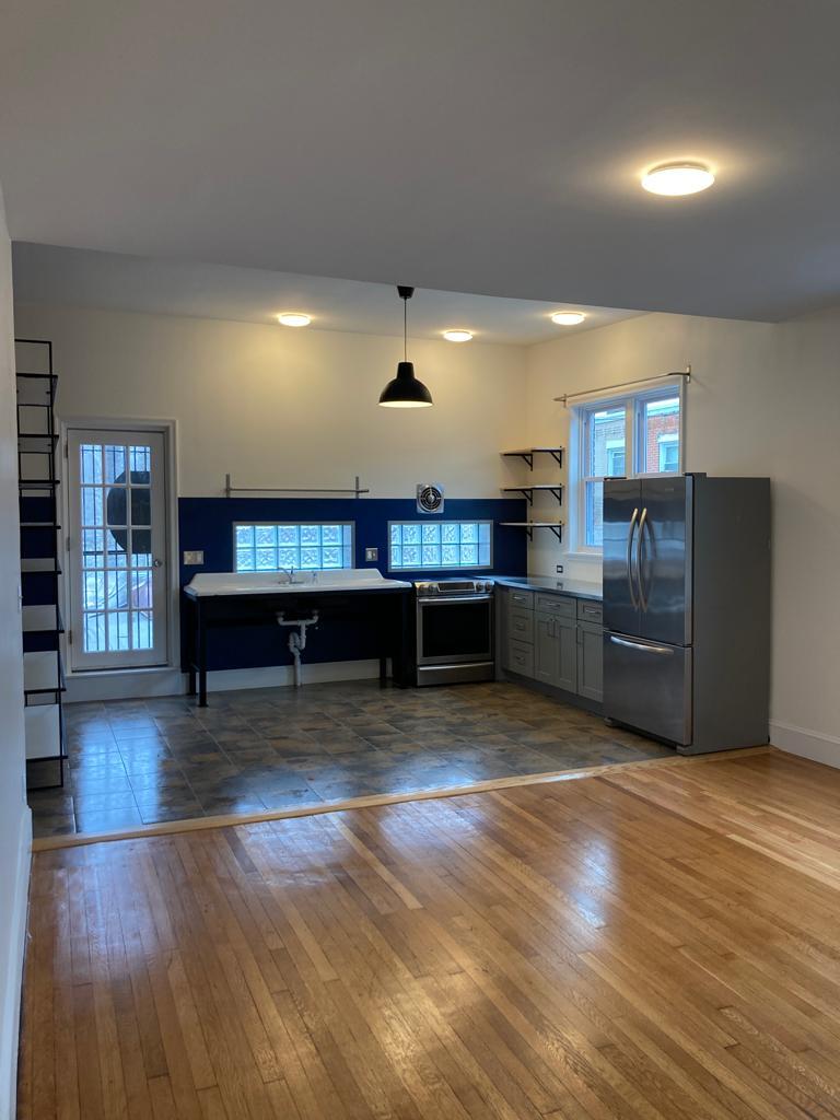 kitchen area - 2110 E Clearfield St