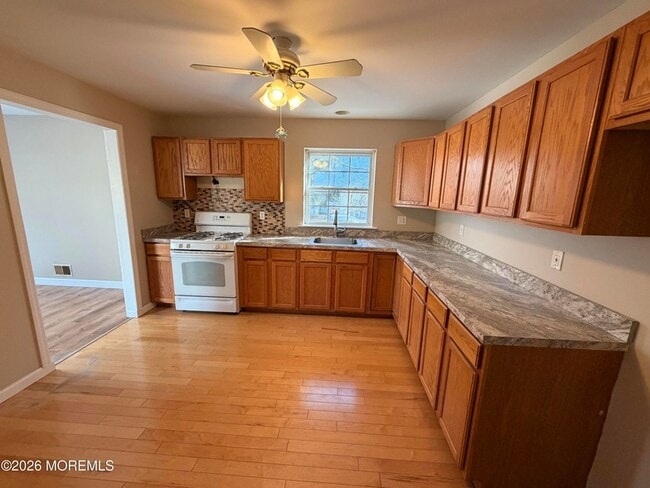 Building Photo - 703 Parkside Ave