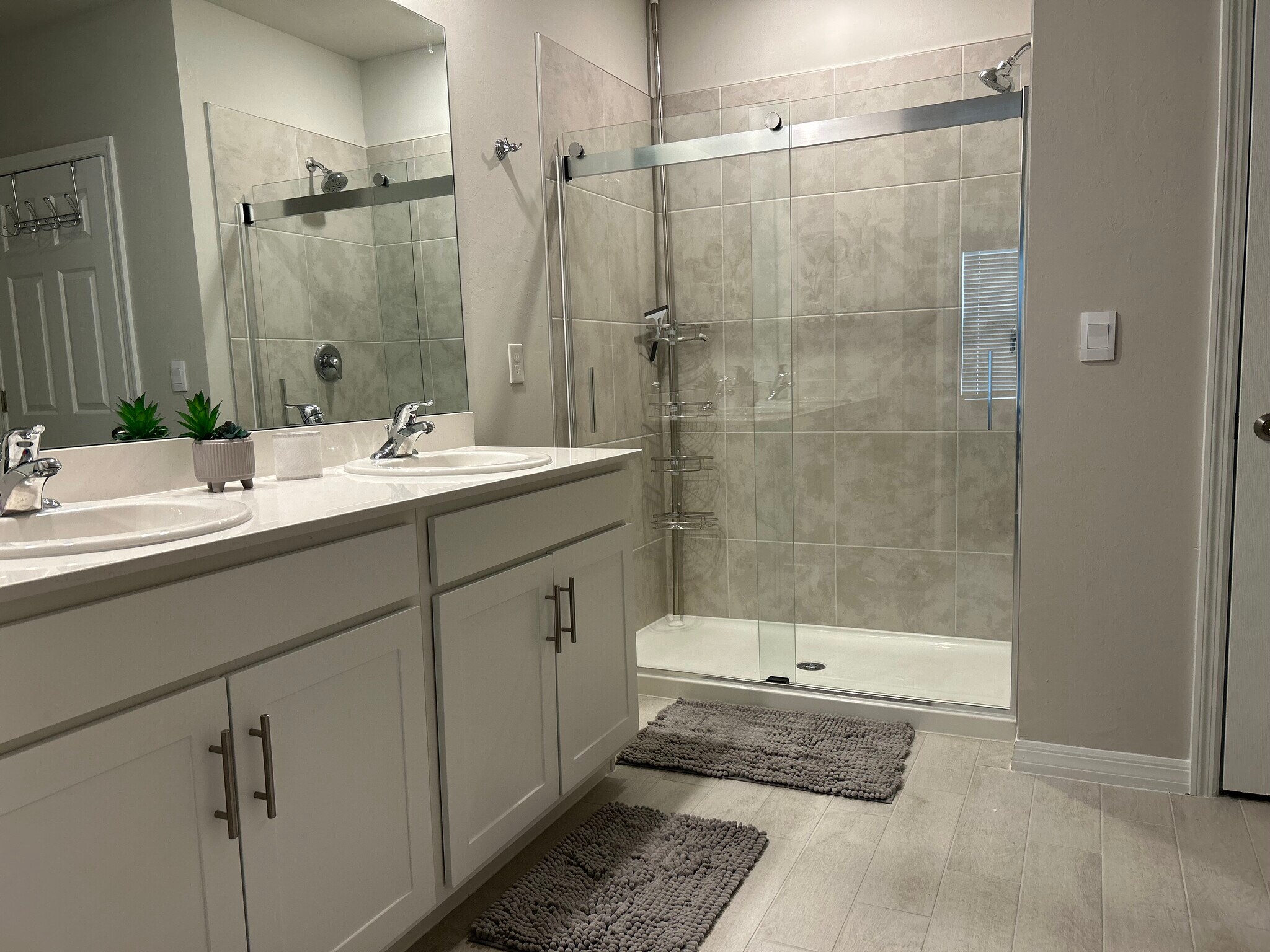 Master bath - 1123 NW 2nd Ave
